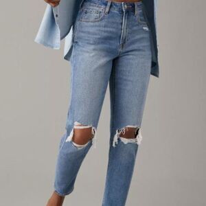 AMERICAN EAGLE Size 4 Regular Mom Jeans Distressed Raw Back Hem Medium Wash